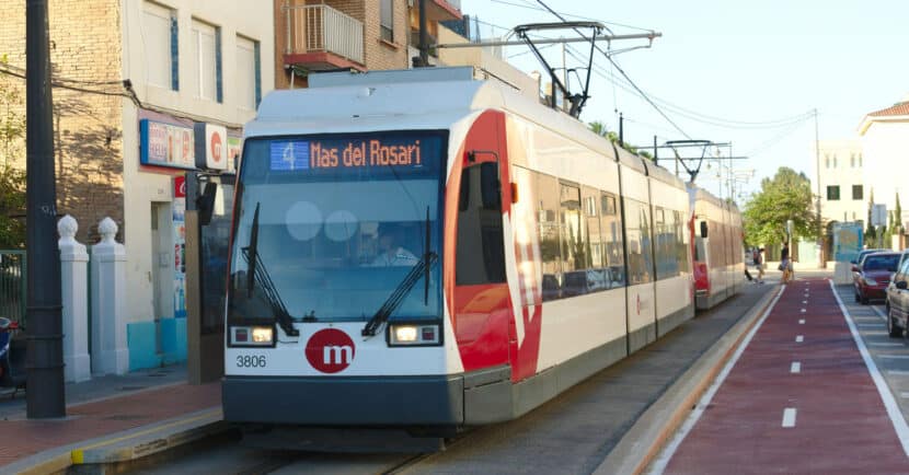 Tranvía de la línea 4 de Metrovalencia. MIGUEL BUSTOS.