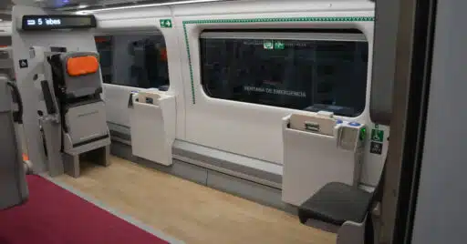 Plaza H en el interior de un tren de la serie 106 de Renfe para el servicio Avlo. MIGUEL BUSTOS.