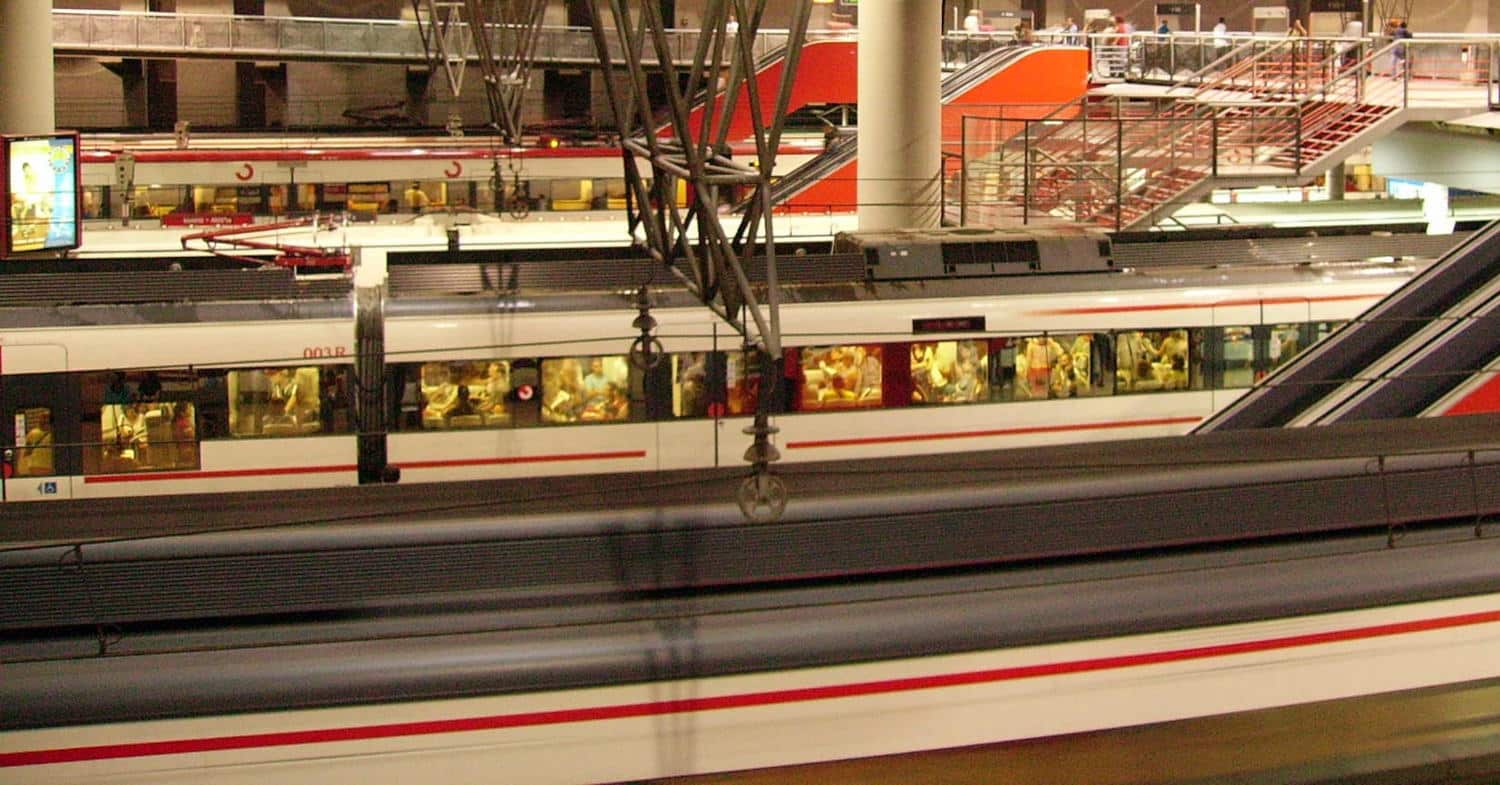 Trenes de Cercanías Madrid en la estación de Atocha Cercanías. (CC BY SA) RICARDO RICOTE RODRÍGUEZ.