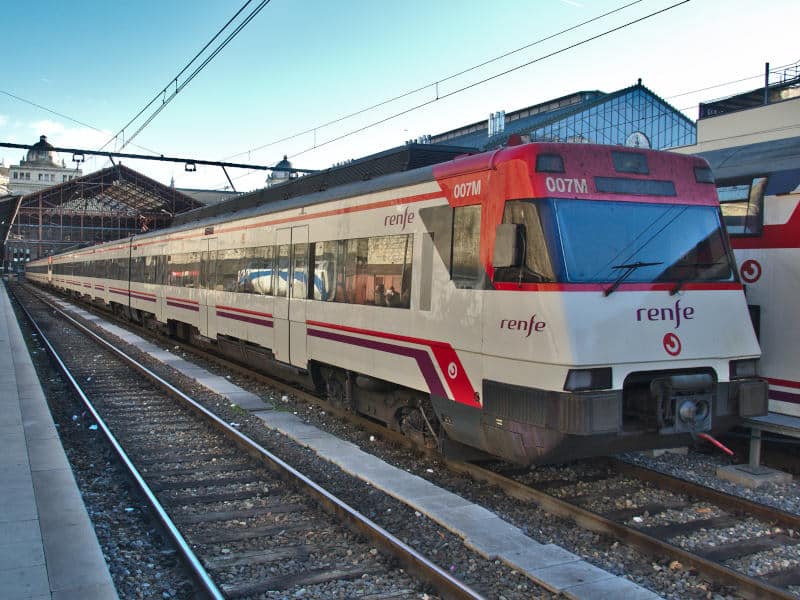 UT 446 en la estación de Príncipe Pío de Cercanías Madrid. MIGUEL BUSTOS.