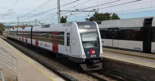 Trenes de Metrovalencia en València Sud. (CC BY SA) SMILEY.TOERIST-WIKIMIEDIA COMMONS. Imagen recortada